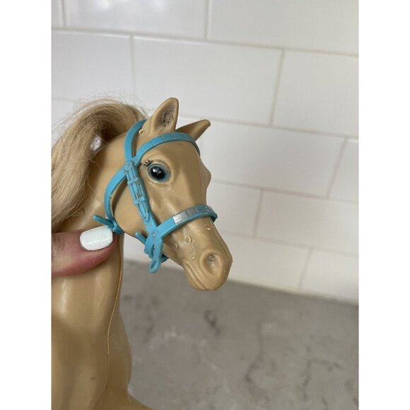 Vintage Barbie doll Sun Runner Western Horse Saddle And Some Accessories… - Picture 3 of 6